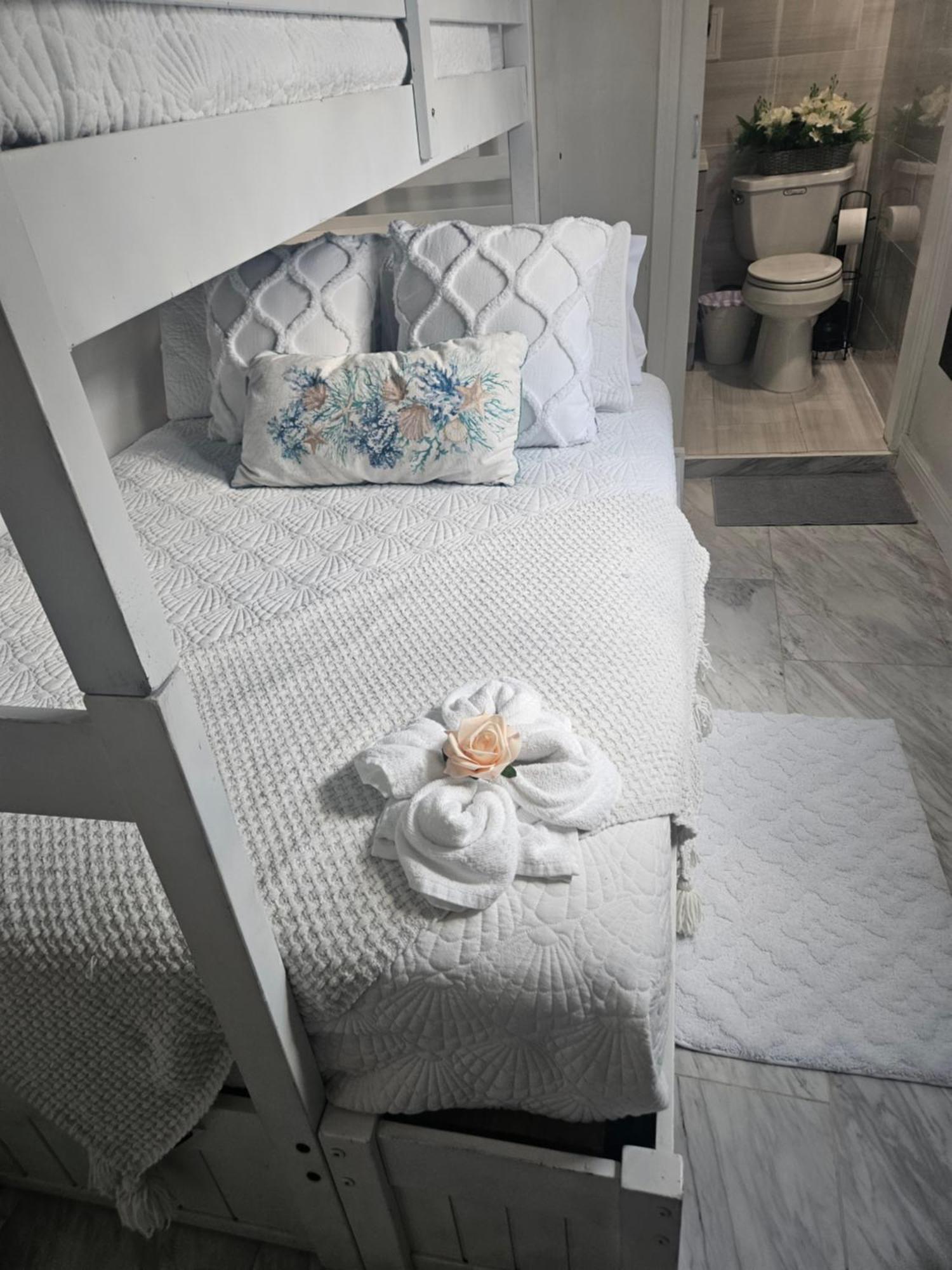Jade Apartment *
